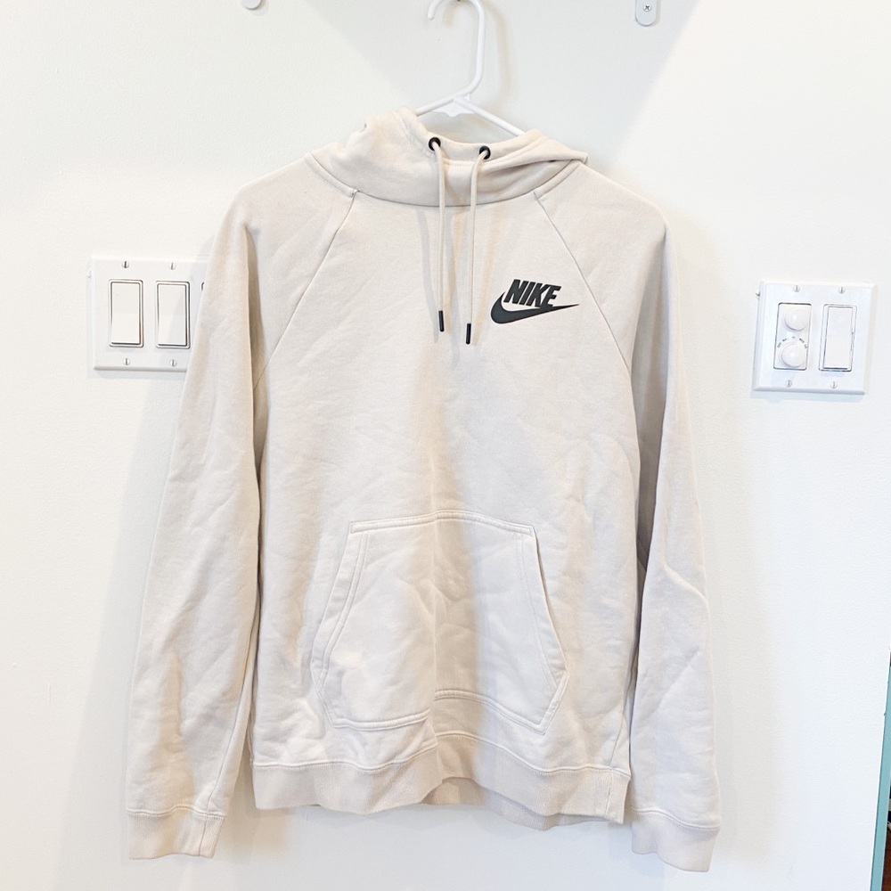 Cream Nike sweatshirt